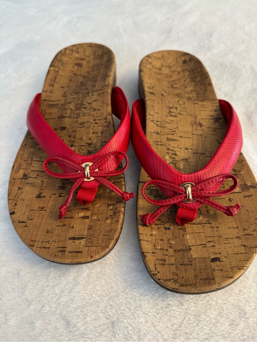 Vionic Bella ll Toe Post Sandals Cherry Size 8